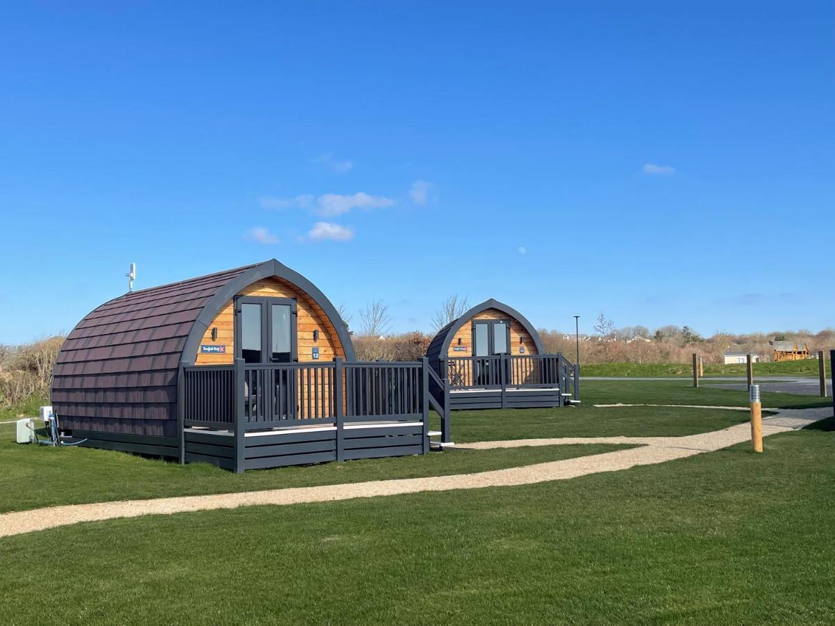 Pentire Coastal Holiday Park Бюд Екстериор снимка