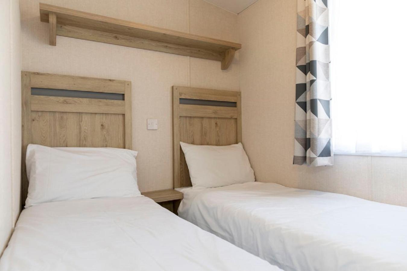 Pentire Coastal Holiday Park Бюд Стая снимка