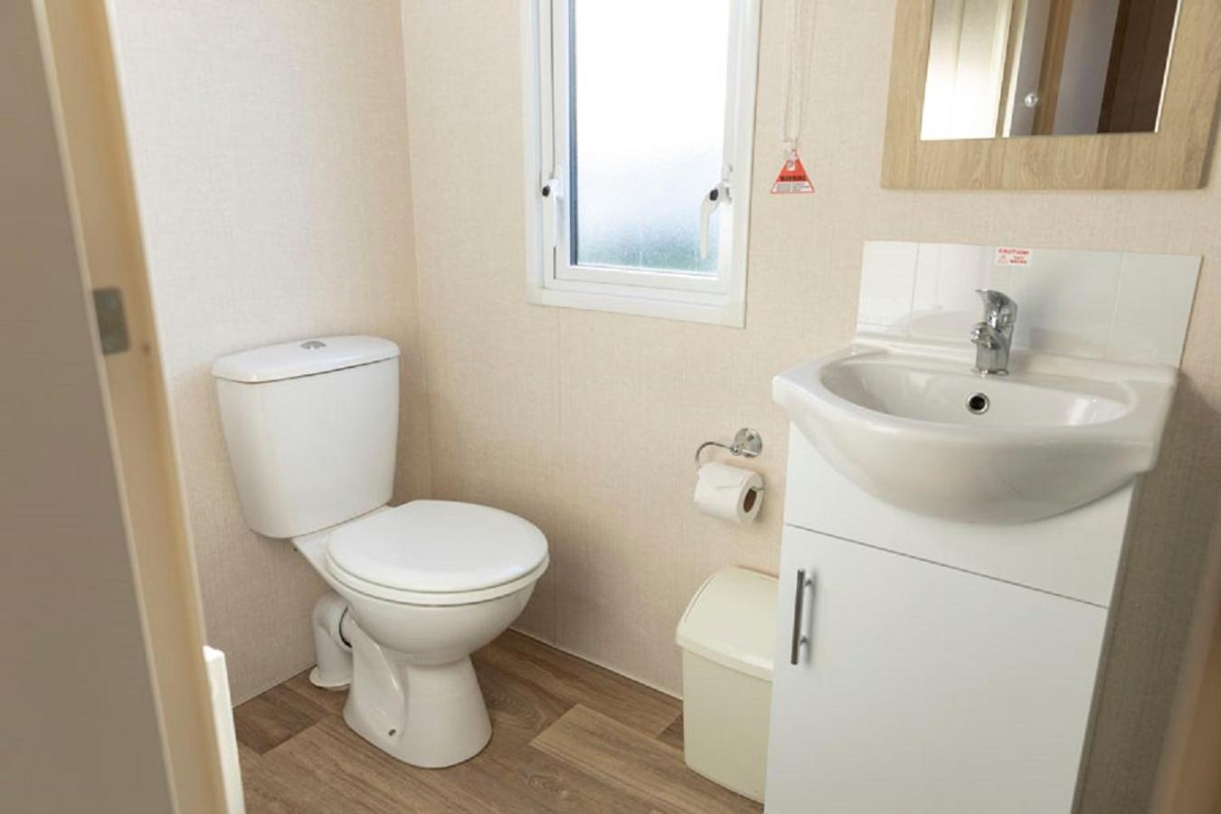 Pentire Coastal Holiday Park Бюд Стая снимка
